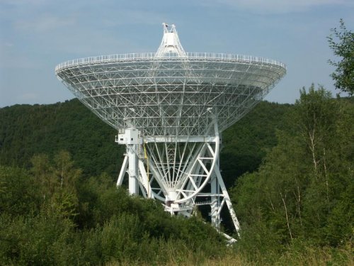 Settanta anni di sviluppo dei riflettori per radiotelescopi